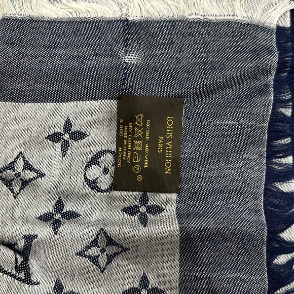 Louis Vuitton Monogram scarf denim - Picture 2 of 2